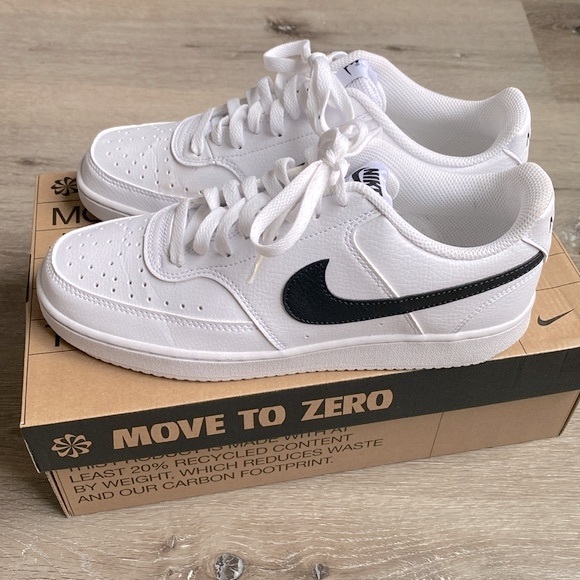 Nike Shoes - EUC [Nike] White Court Vision Low Top Tennis Shoe Sneakers Women Sz 9.5 / Men 8